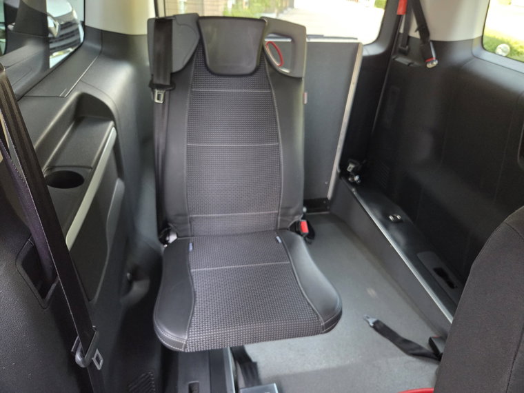 Vehicle Image 32