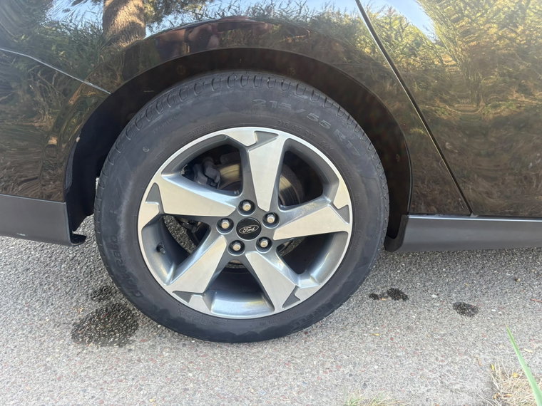 Vehicle Image 25