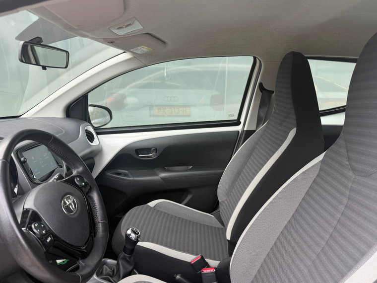 Vehicle Image 7