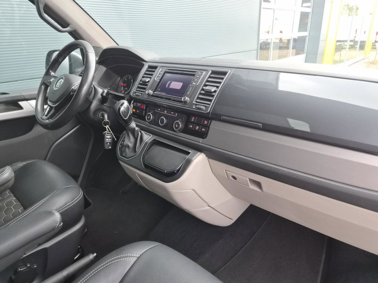 Vehicle Image 32