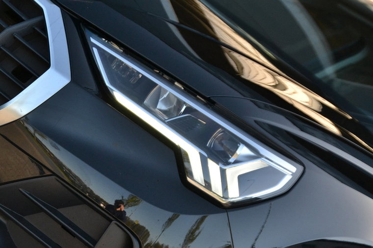 Vehicle Image 9
