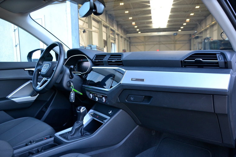 Vehicle Image 11