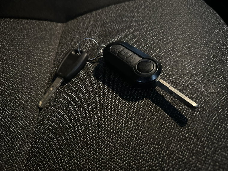 Vehicle Image 21