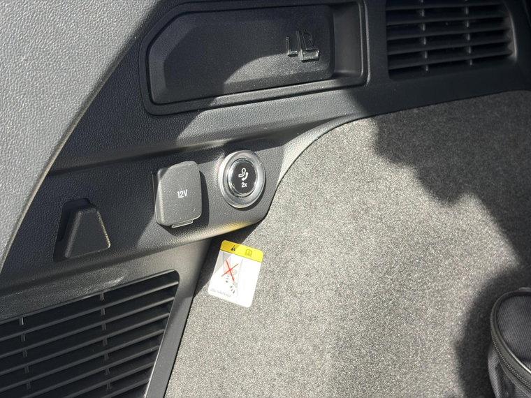 Vehicle Image 28