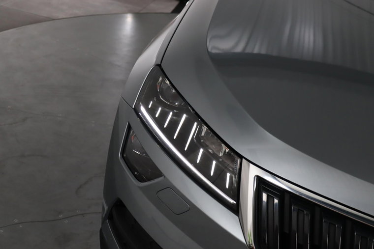 Vehicle Image 12