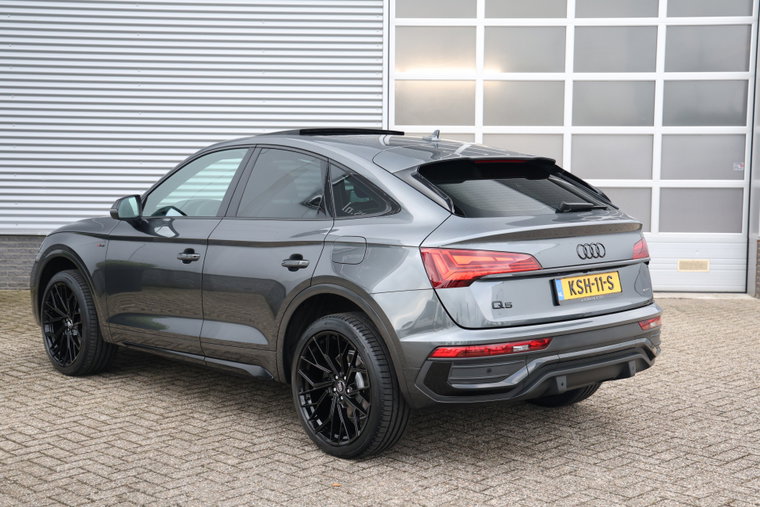 Vehicle Image 25