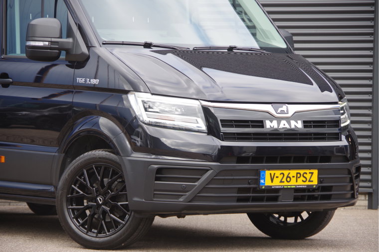Vehicle Image 32
