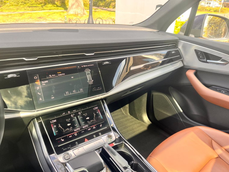 Vehicle Image 25