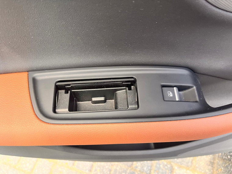 Vehicle Image 38
