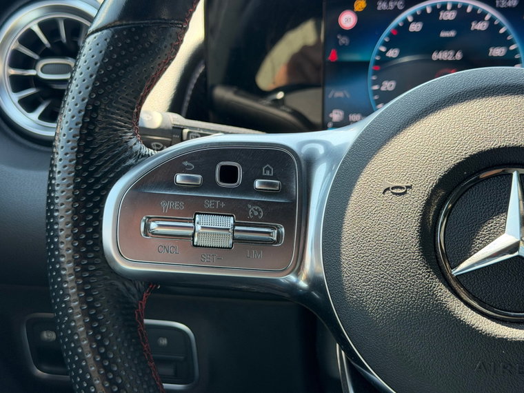 Vehicle Image 25
