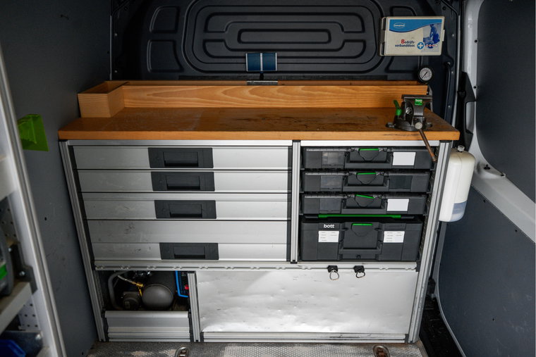 Vehicle Image 12
