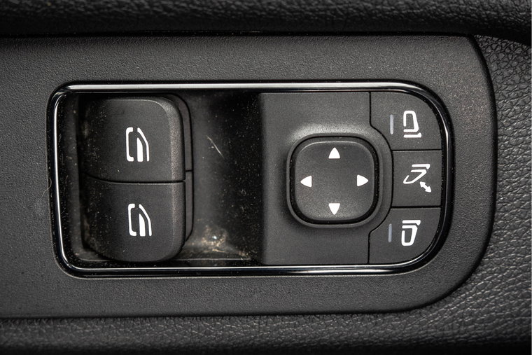Vehicle Image 28