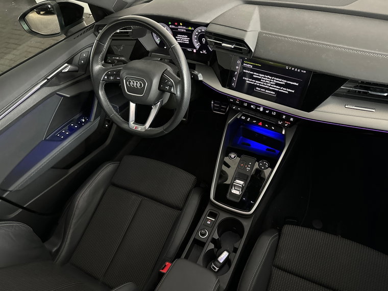 Vehicle Image 32