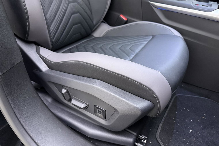 Vehicle Image 24
