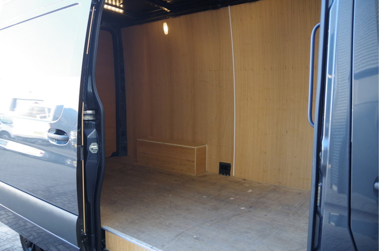 Vehicle Image 37