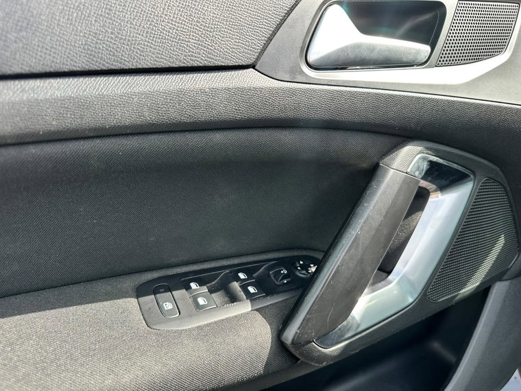 Vehicle Image 26