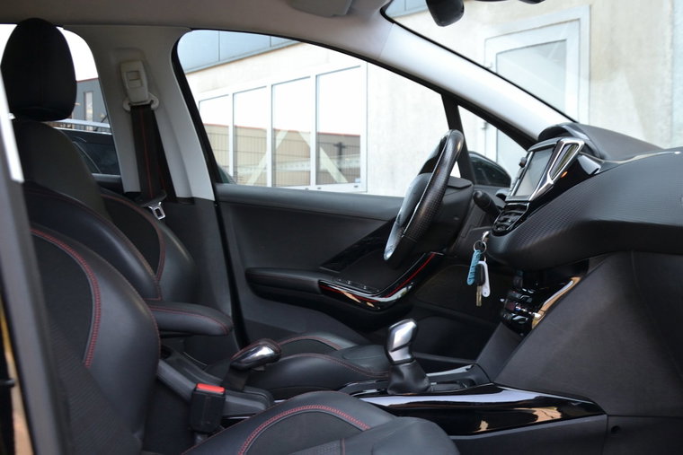 Vehicle Image 9