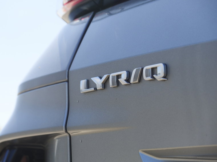 Vehicle Image 16