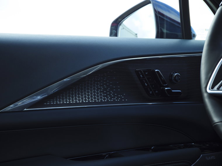 Vehicle Image 30