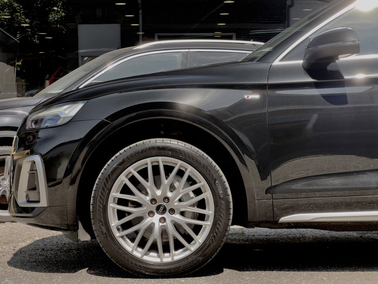 Vehicle Image 13