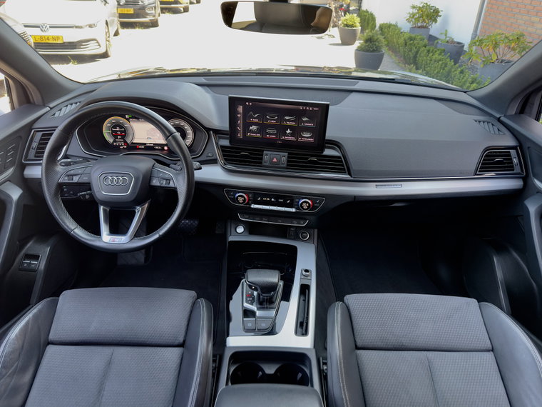Vehicle Image 6