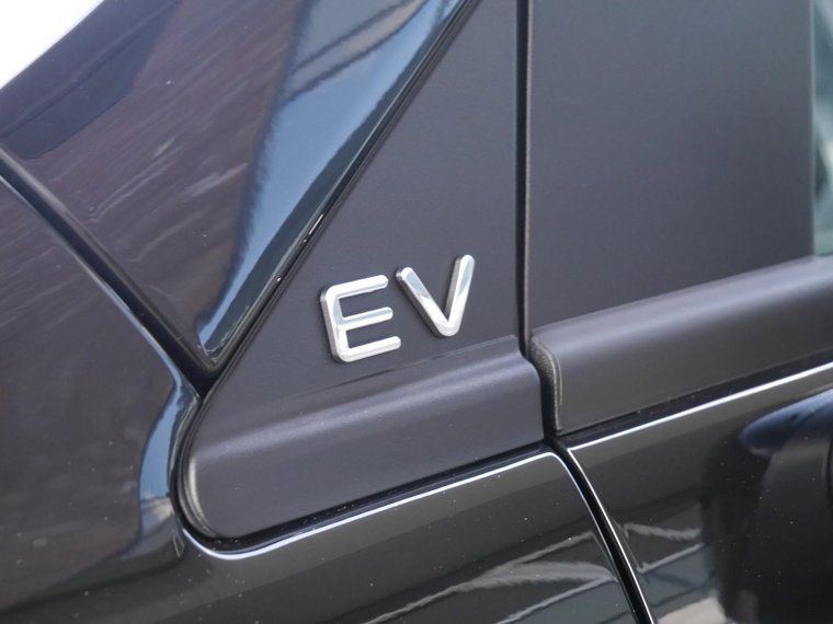 Vehicle Image 32
