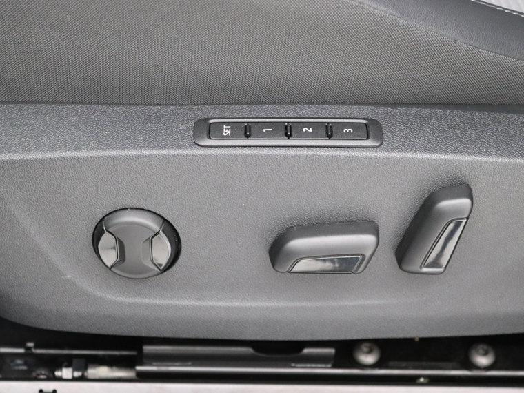 Vehicle Image 26