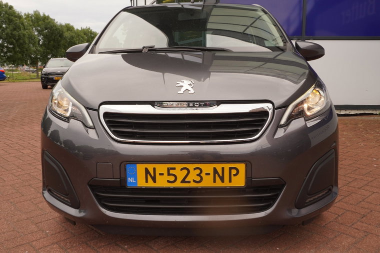 Vehicle Image 12