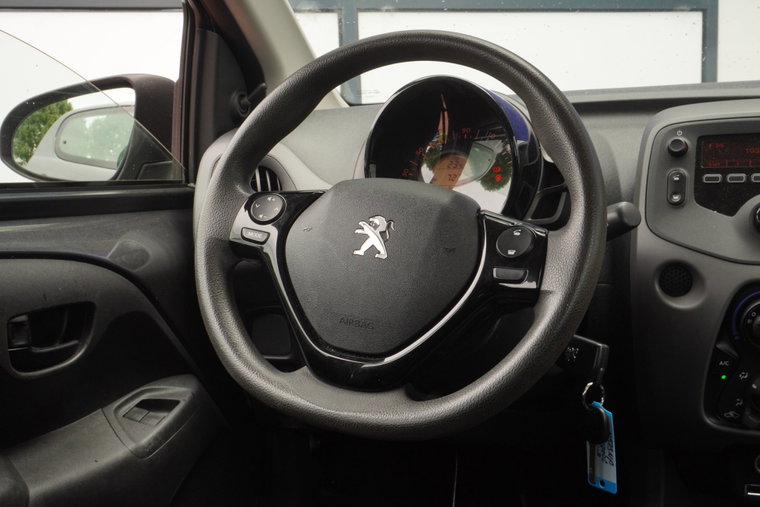 Vehicle Image 24