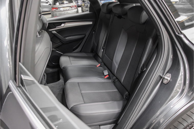 Vehicle Image 37
