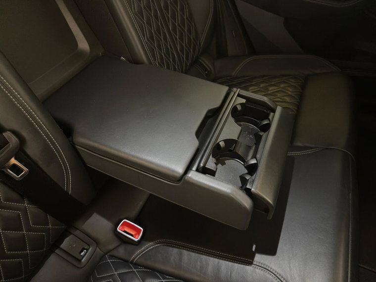 Vehicle Image 32