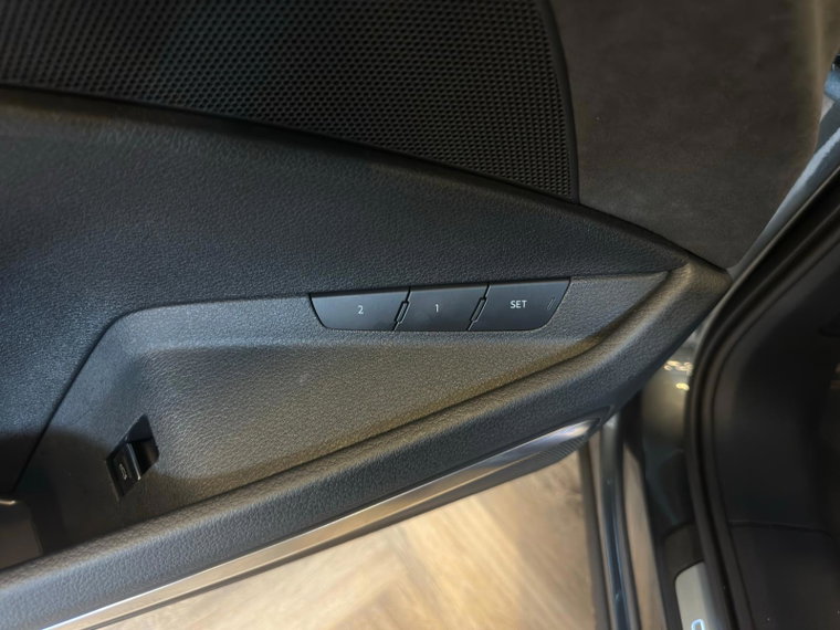 Vehicle Image 38