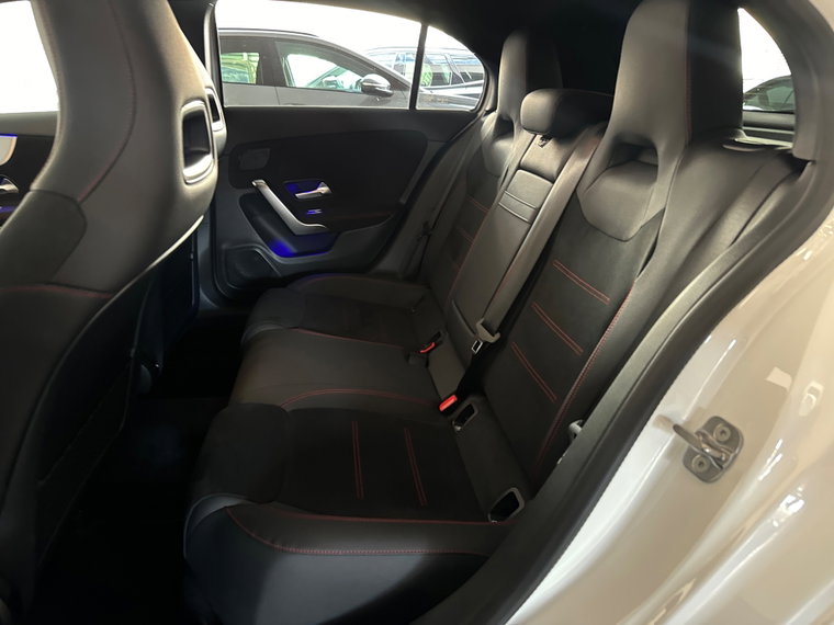 Vehicle Image 32