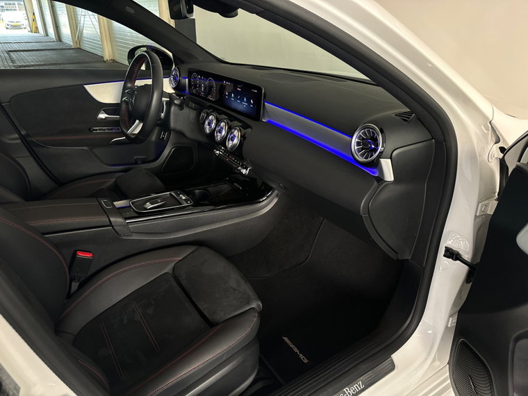 Vehicle Image 38