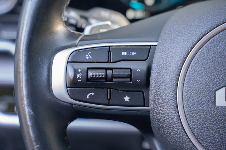 Vehicle Image 25