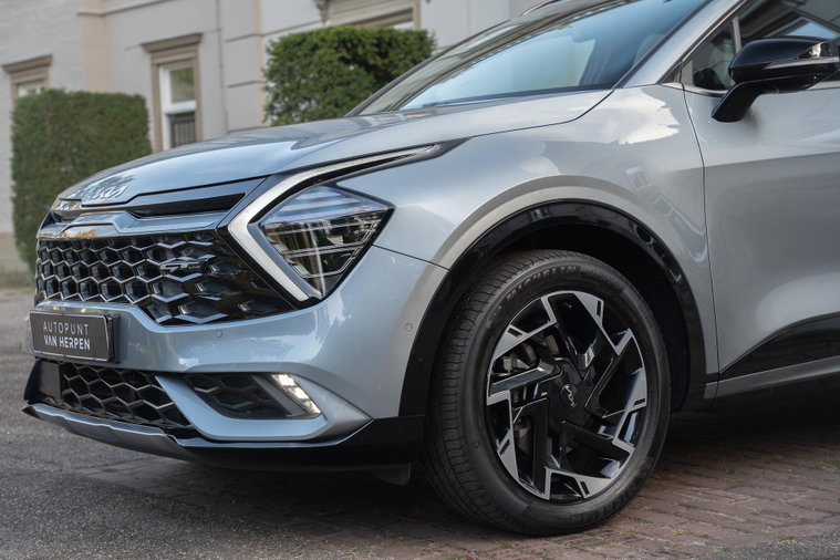 Vehicle Image 11
