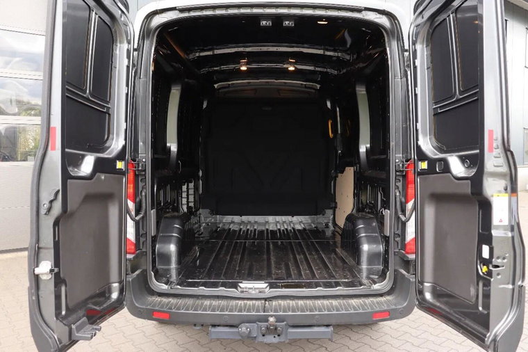 Vehicle Image 8