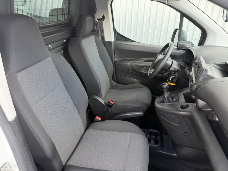 Vehicle Image 19