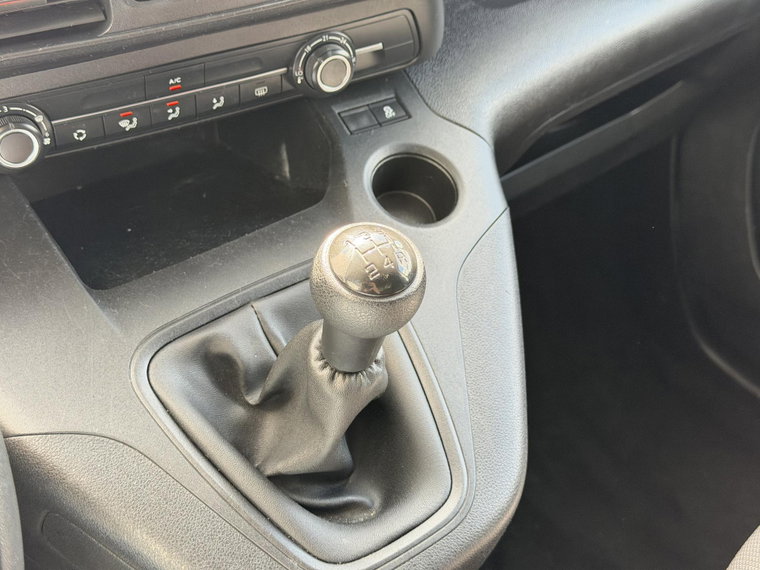 Vehicle Image 24