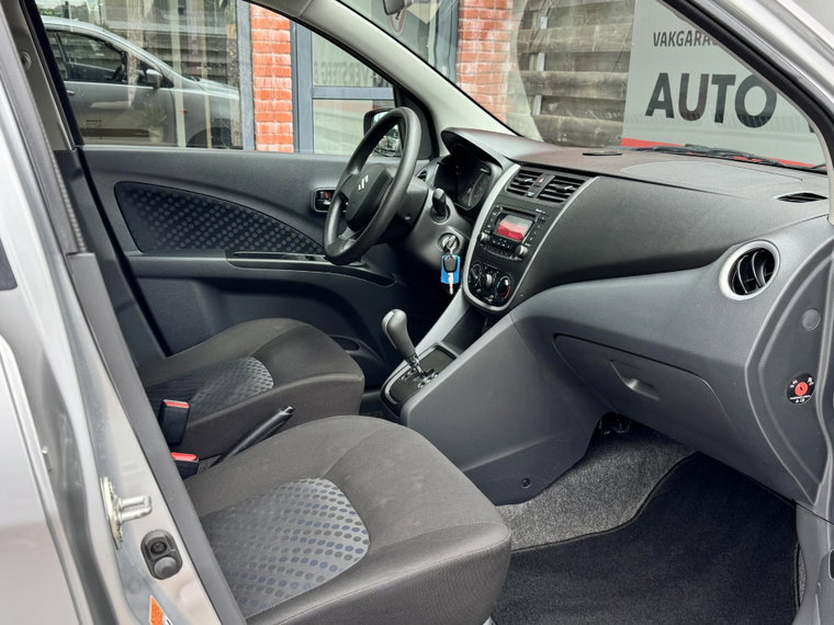 Vehicle Image 16