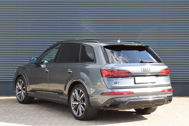 Vehicle Image 6