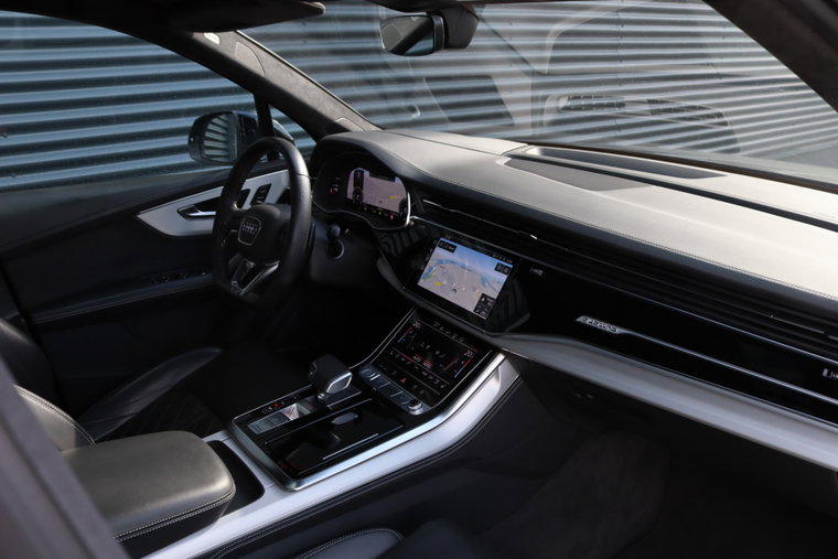 Vehicle Image 9