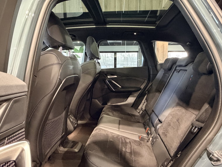 Vehicle Image 38