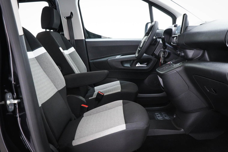 Vehicle Image 9