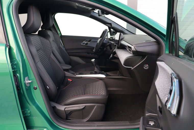 Vehicle Image 12