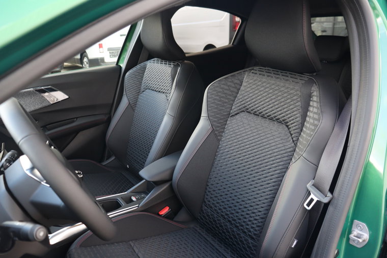 Vehicle Image 8