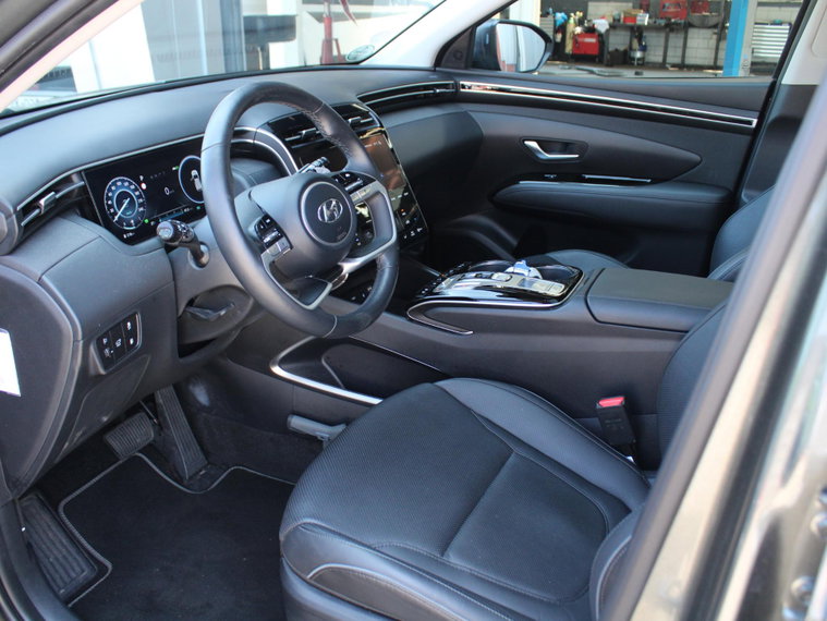 Vehicle Image 12