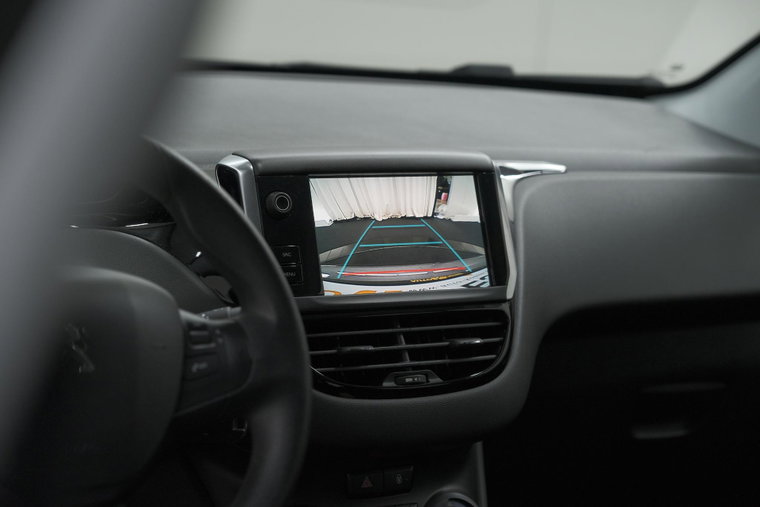 Vehicle Image 25