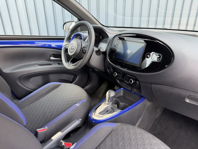 Vehicle Image 16