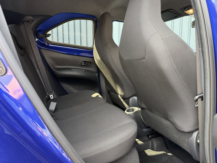 Vehicle Image 21